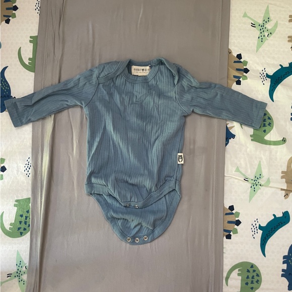 EUC Three Rabbit+Bear long sleeve onesies, sz 0-3 months - Picture 4 of 5